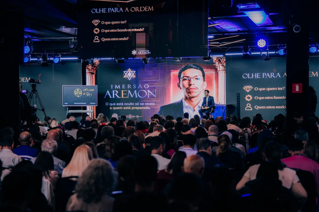 Paulo Aguiar no palco da Imersão AREMON